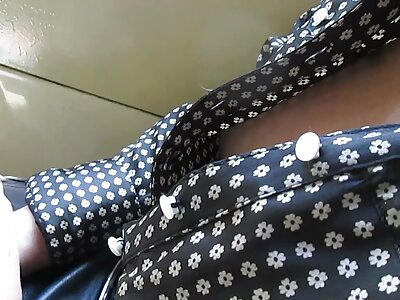 បន្ទប់គេង fucking សម្រាប់ blonde ជាមួយ spankable លាមួយ។